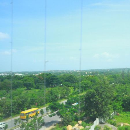 Sri Raghavendra Grand Hotell Turkapally Exteriör bild