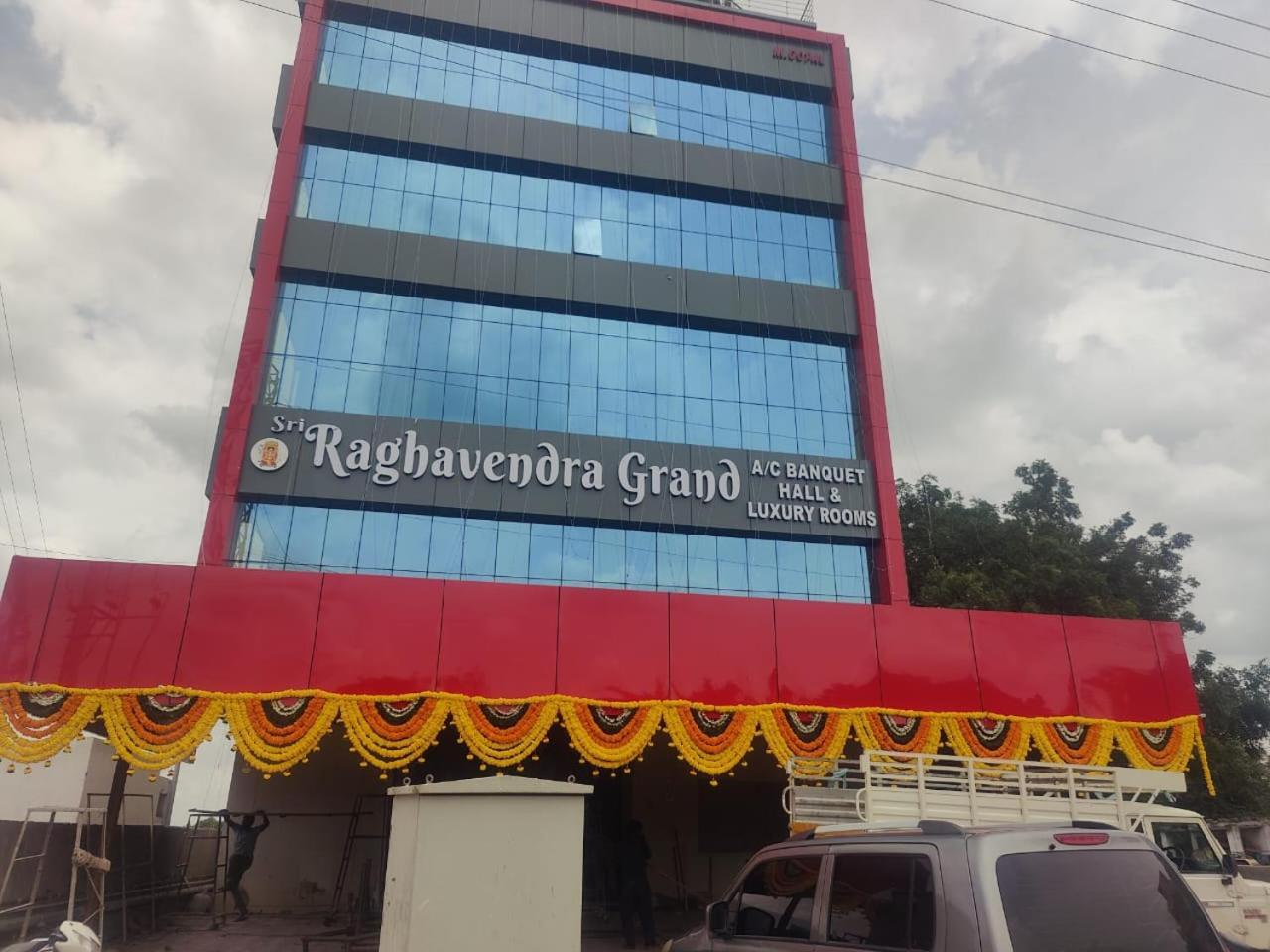 Sri Raghavendra Grand Hotell Turkapally Exteriör bild